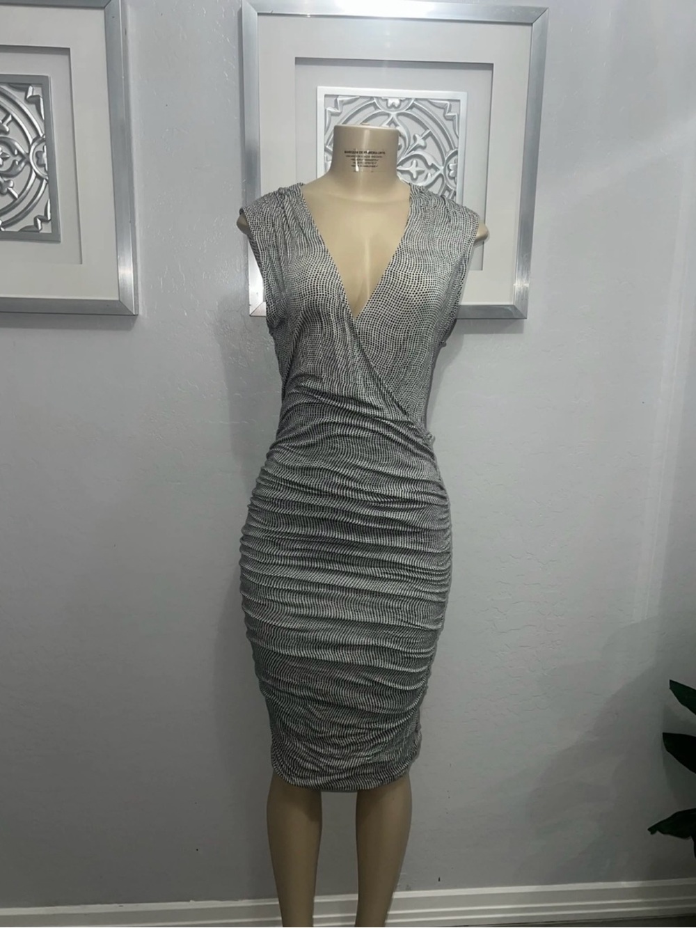 Mossimo Supply Co. Gray Ruched V-Neck Midi Dress